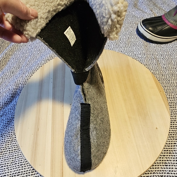 Sz 8 Sorel Caribou Classic Snow Boots - Picture 14 of 17